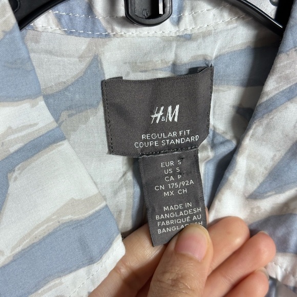 H&M Men Casual button Shirt‎ size Small Hawaiian - Picture 5 of 8